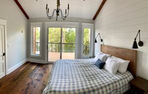 Luxury Drag Lake Cottage | With Hot Tub - Haliburton, Canada