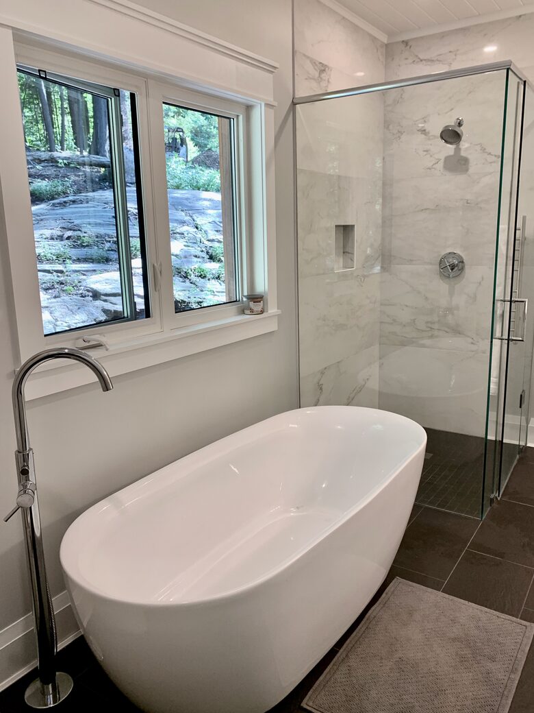 Luxury Drag Lake Cottage | With Hot Tub - Haliburton, Canada