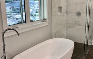 Luxury Drag Lake Cottage | With Hot Tub - Haliburton, Canada