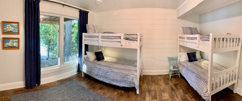 Luxury Drag Lake Cottage | With Hot Tub - Haliburton, Canada
