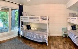 Luxury Drag Lake Cottage | With Hot Tub - Haliburton, Canada