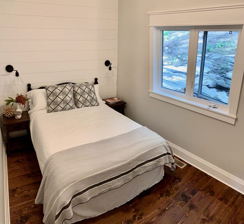 Luxury Drag Lake Cottage | With Hot Tub - Haliburton, Canada