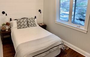 Luxury Drag Lake Cottage | With Hot Tub - Haliburton, Canada