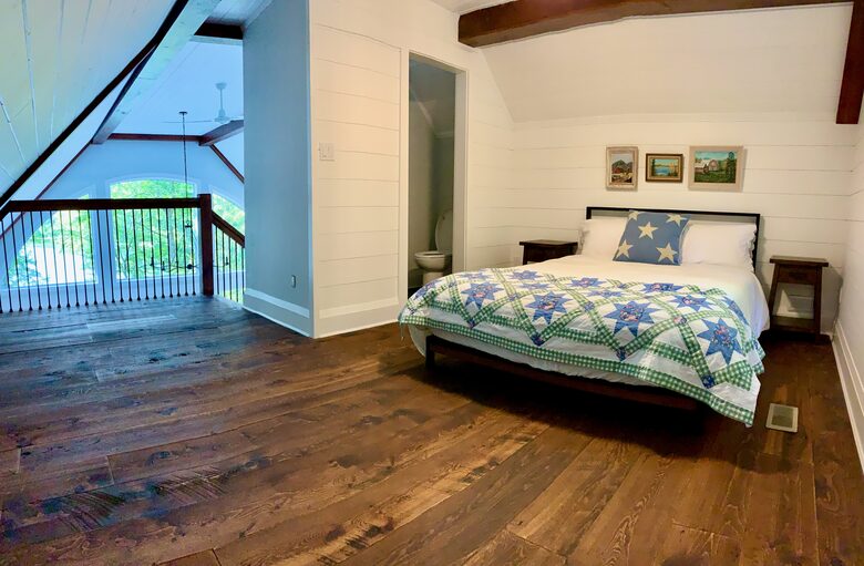 Luxury Drag Lake Cottage | With Hot Tub - Haliburton, Canada