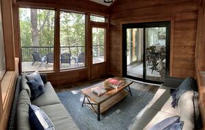 Luxury Drag Lake Cottage | With Hot Tub - Haliburton, Canada