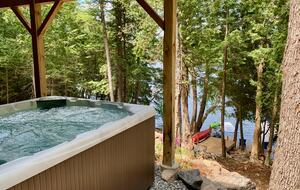Luxury Drag Lake Cottage | With Hot Tub - Haliburton, Canada