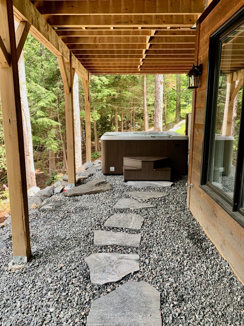 Luxury Drag Lake Cottage | With Hot Tub - Haliburton, Canada