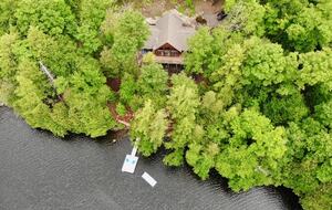 Luxury Drag Lake Cottage | With Hot Tub - Haliburton, Canada