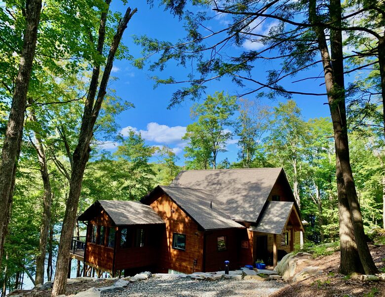 Luxury Drag Lake Cottage | With Hot Tub - Haliburton, Canada