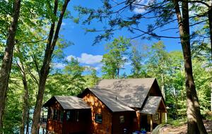 Luxury Drag Lake Cottage | With Hot Tub - Haliburton, Canada