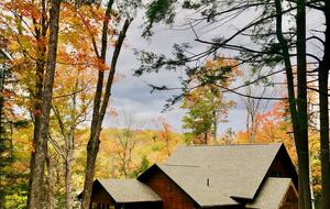 Luxury Drag Lake Cottage | With Hot Tub - Haliburton, Canada