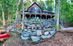 Luxury Drag Lake Cottage | With Hot Tub - Haliburton, Canada