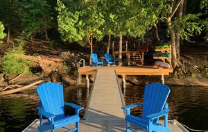 Luxury Drag Lake Cottage | With Hot Tub - Haliburton, Canada