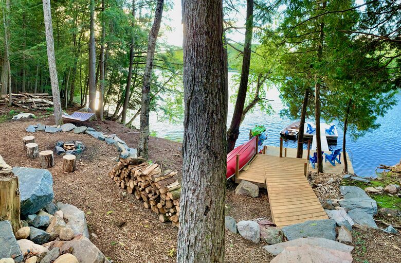 Luxury Drag Lake Cottage | With Hot Tub - Haliburton, Canada