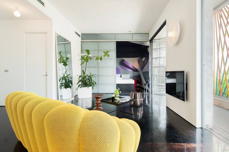 Stunning Sydney Potts Point Pad in Iconic 'Yellow House' - Sydney, Australia