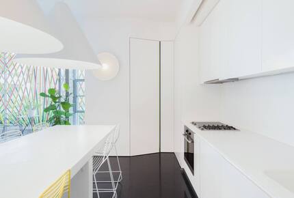 Stunning Sydney Potts Point Pad in Iconic 'Yellow House' - Sydney, Australia