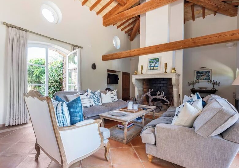Provencal Stone House set in Vineyards - La Garde-Freinet, France