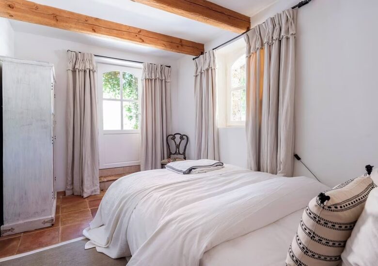 Provencal Stone House set in Vineyards - La Garde-Freinet, France