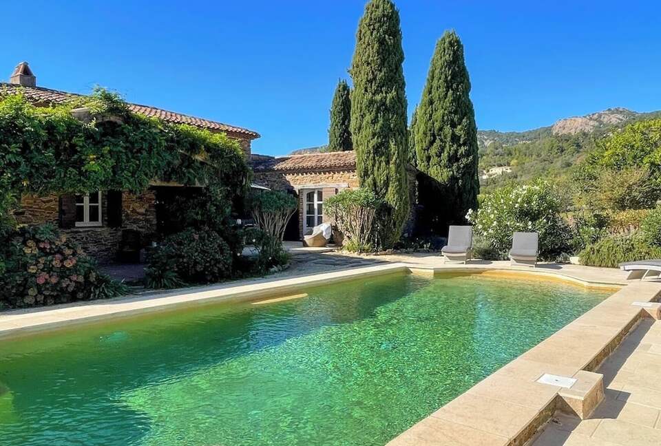 Provencal Stone House set in Vineyards - La Garde-Freinet, France