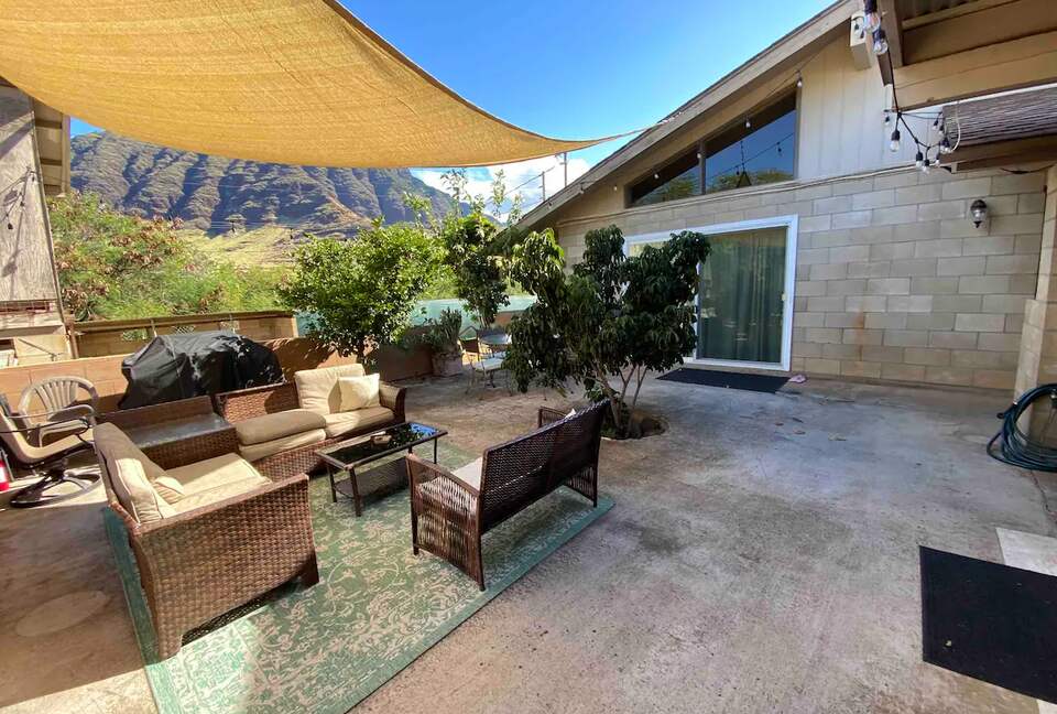 Waianae Retreat | Spacious 5 bedroom home + Cottage, with an open layout & AC - Waianae, Hawaii