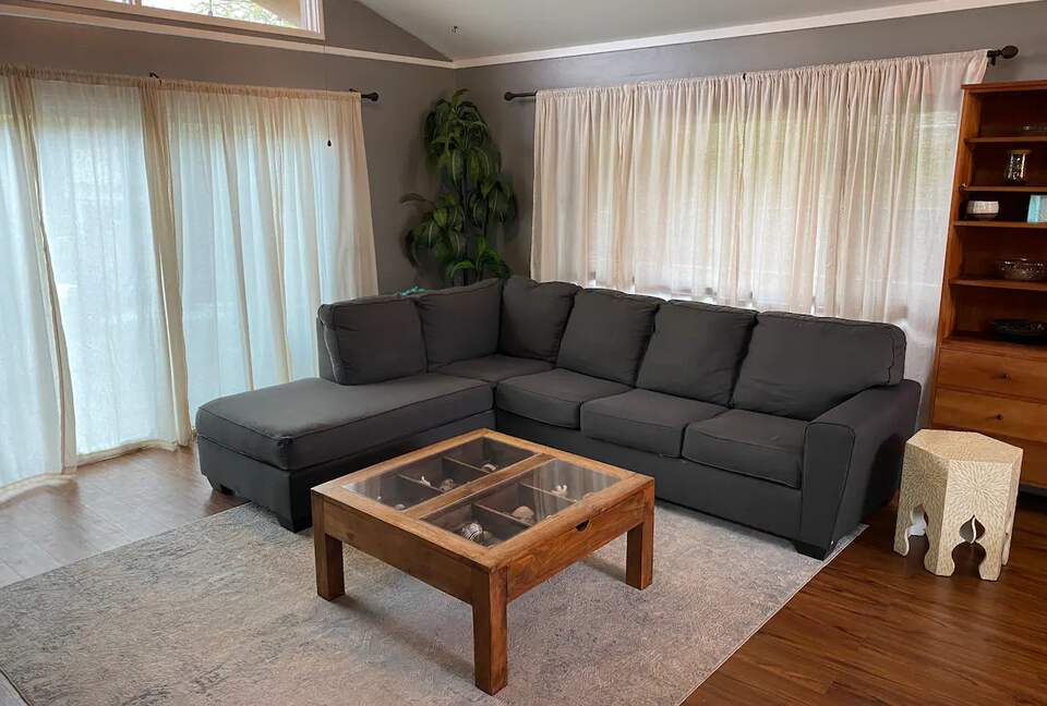 Waianae Retreat | Spacious 5 bedroom home + Cottage, with an open layout & AC - Waianae, Hawaii