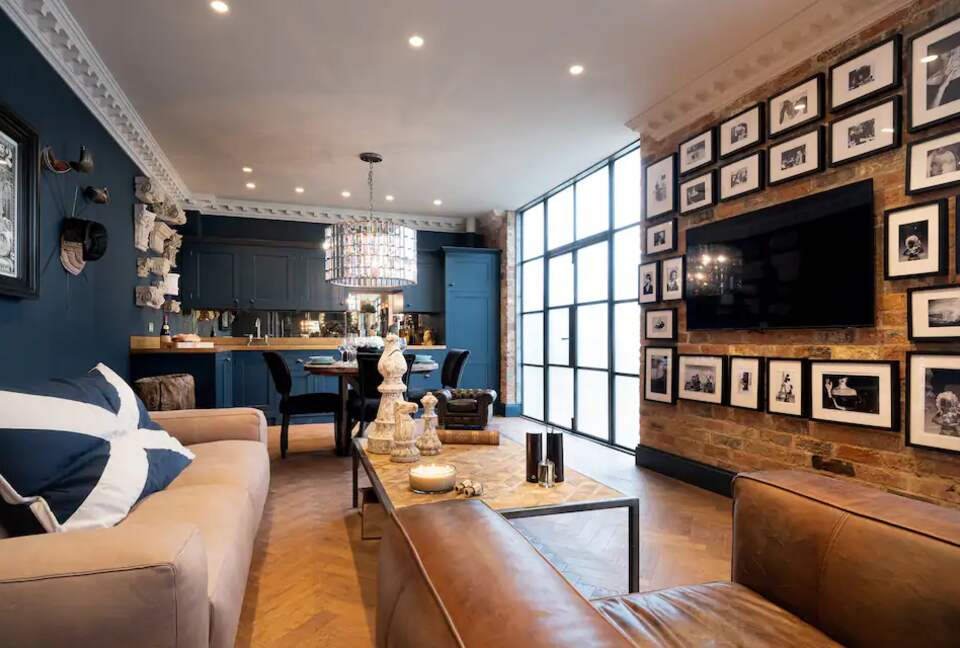 Milton House - Cheltenham, United Kingdom