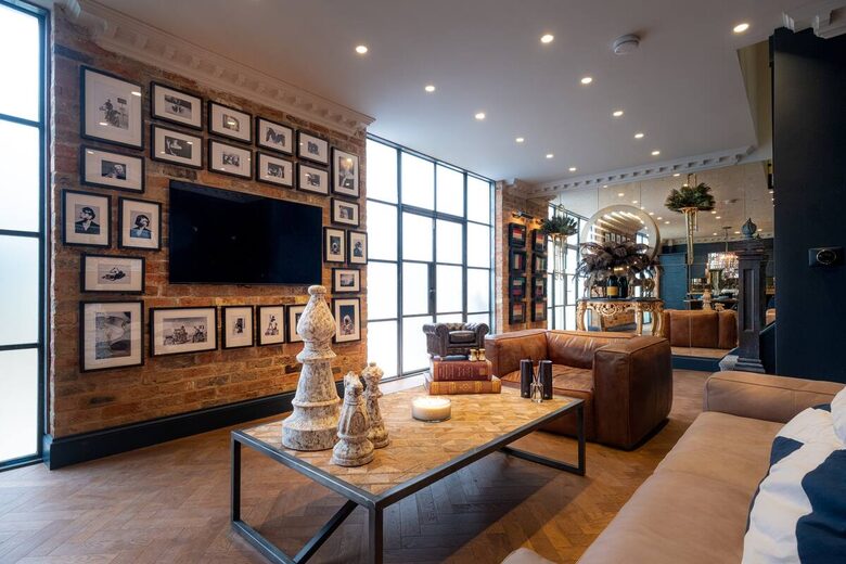 Milton House - Cheltenham, United Kingdom