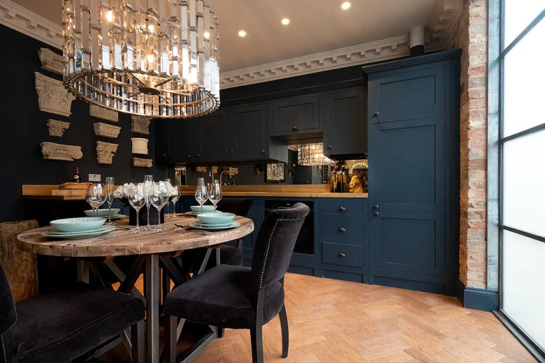 Milton House - Cheltenham, United Kingdom