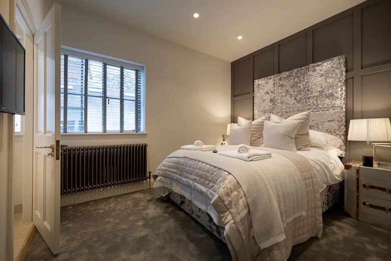 Milton House - Cheltenham, United Kingdom