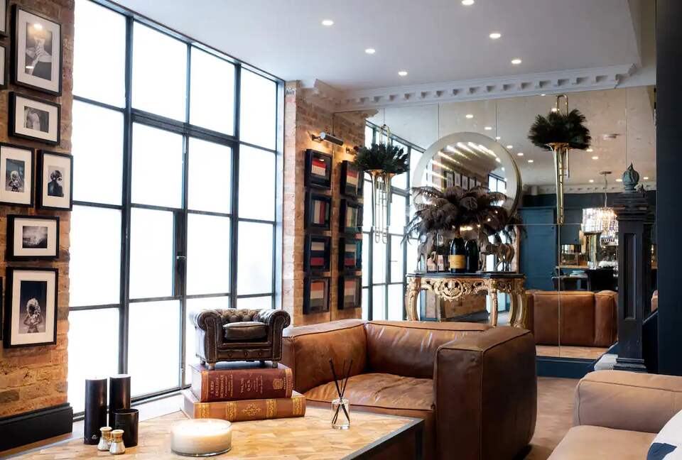 Milton House - Cheltenham, United Kingdom