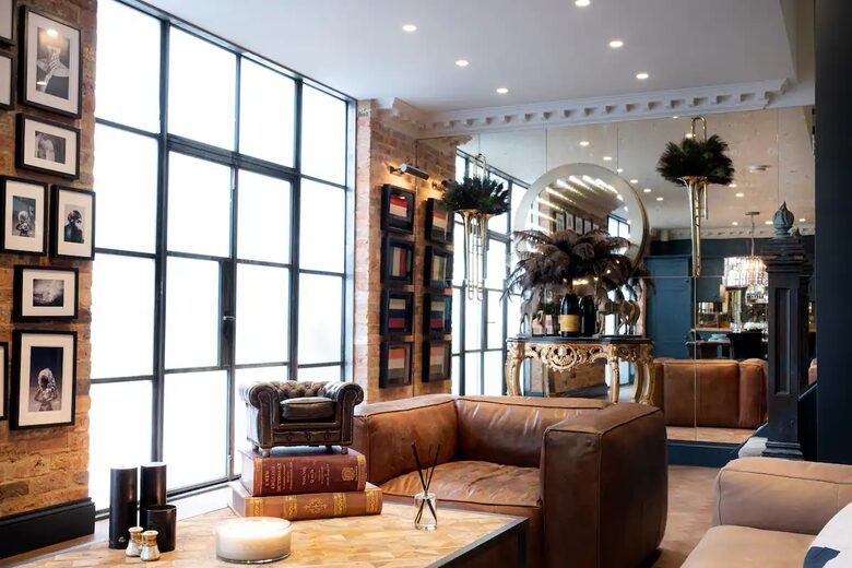 Milton House - Cheltenham, United Kingdom