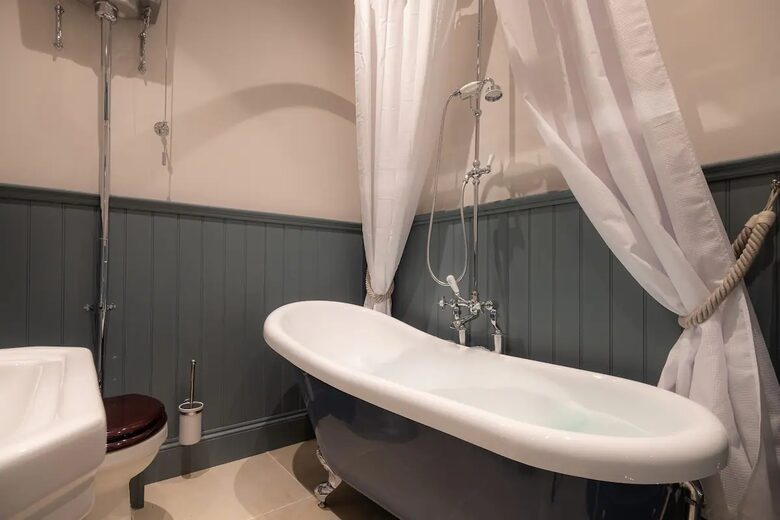Milton House - Cheltenham, United Kingdom