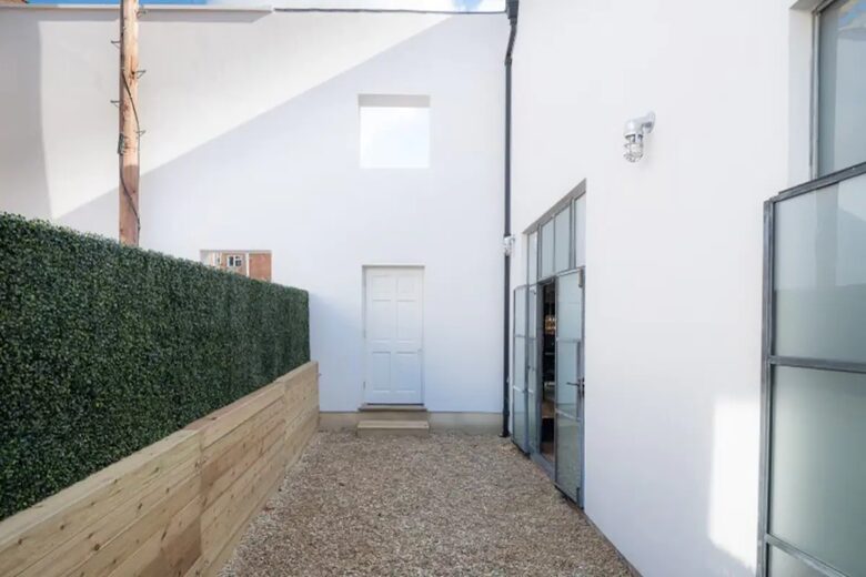 Milton House - Cheltenham, United Kingdom