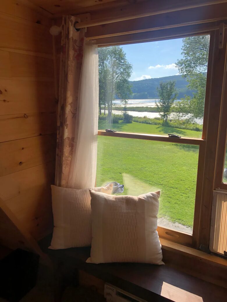 Stunning Lakeside Retreat in Green Mountains | With Hot Tub - Danby, Vermont