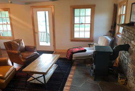 Stunning Lakeside Retreat in Green Mountains | With Hot Tub - Danby, Vermont