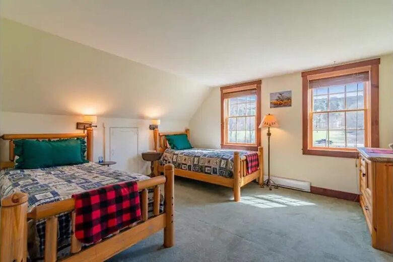 Stunning Lakeside Retreat in Green Mountains | With Hot Tub - Danby, Vermont