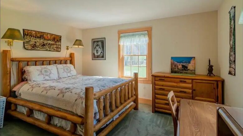 Stunning Lakeside Retreat in Green Mountains | With Hot Tub - Danby, Vermont