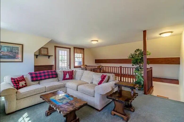 Stunning Lakeside Retreat in Green Mountains | With Hot Tub - Danby, Vermont