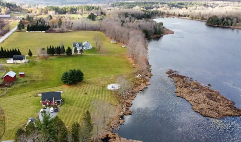 Stunning Lakeside Retreat in Green Mountains | With Hot Tub - Danby, Vermont