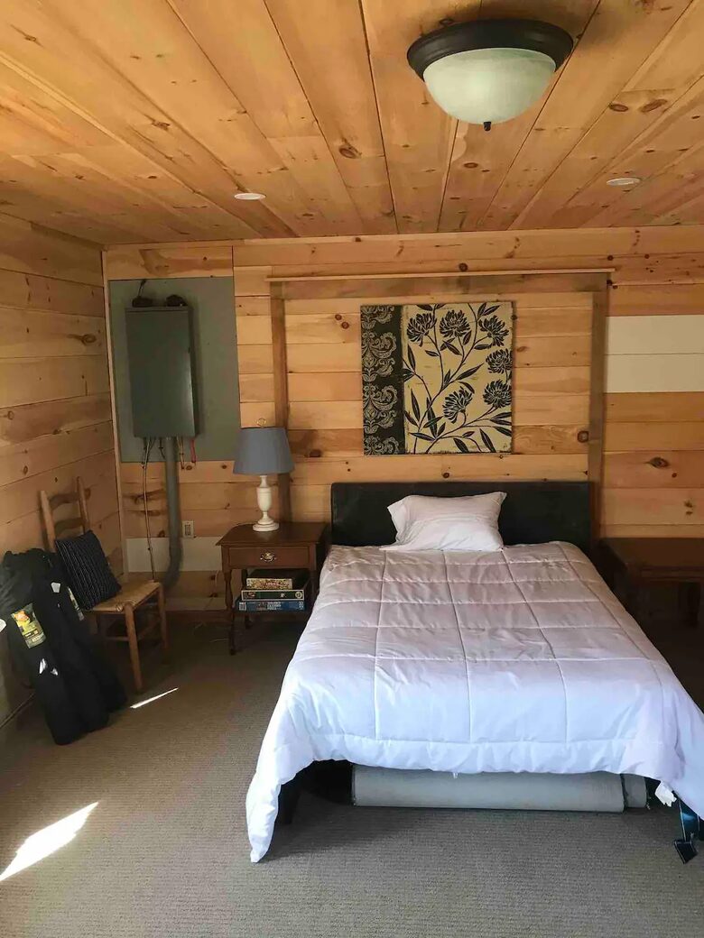Stunning Lakeside Retreat in Green Mountains | With Hot Tub - Danby, Vermont