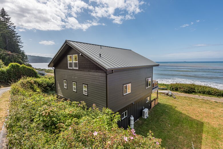 Strait Surf House - Port Angeles, Washington