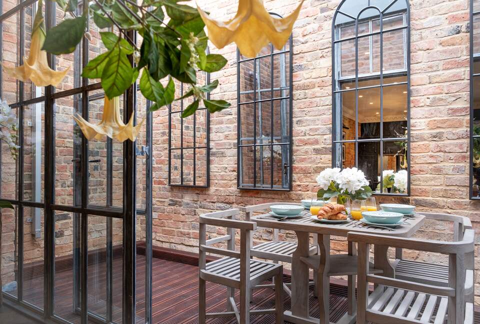 Milton House - Cheltenham, United Kingdom