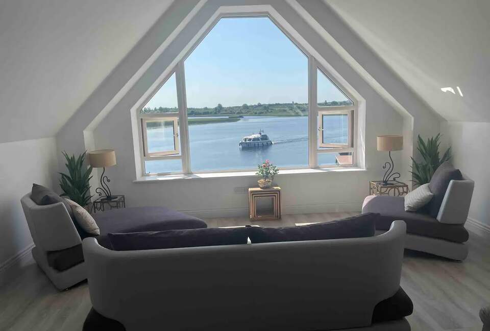 Luxury Waterfront Apartment - Co Roscommon, Ireland
