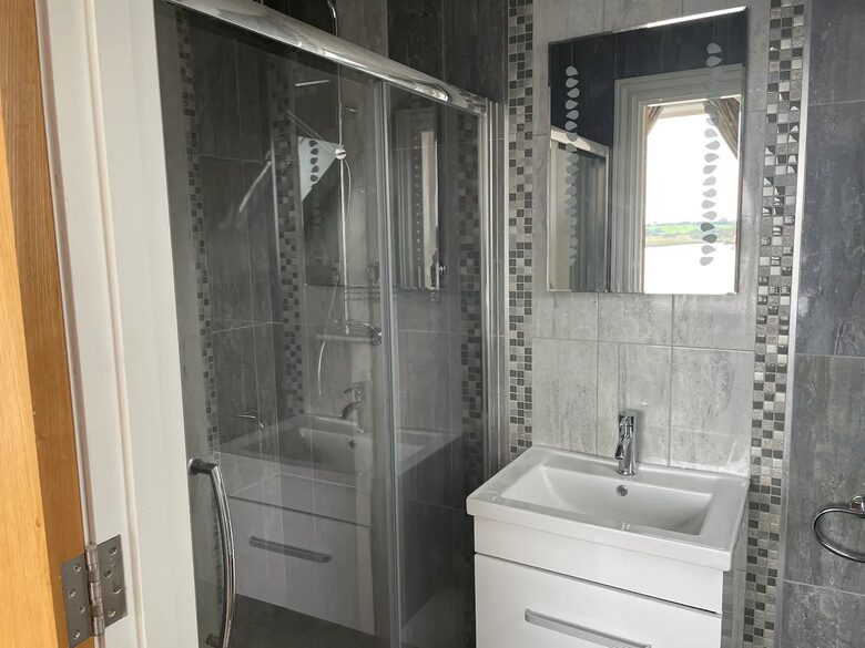 Luxury Waterfront Apartment - Co Roscommon, Ireland