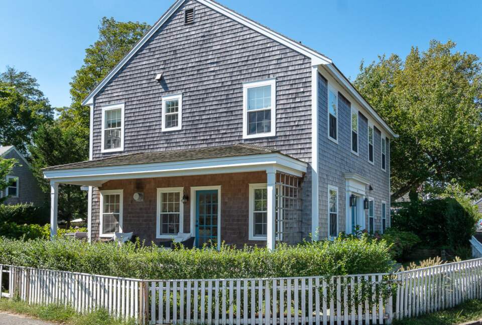 Exquisite Six-Bedroom Retreat in Nantucket Historic Downtown - Nantucket, Massachusetts
