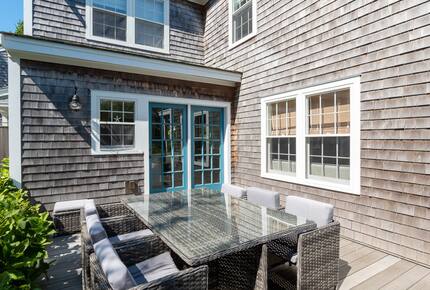 Exquisite Six-Bedroom Retreat in Nantucket Historic Downtown - Nantucket, Massachusetts