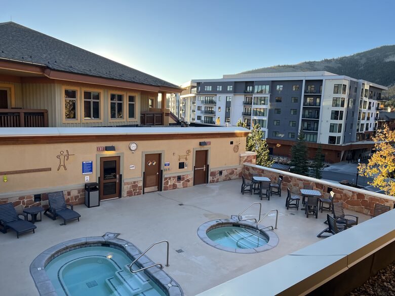 3 hot tubs, fitness center and swimming pool on site
