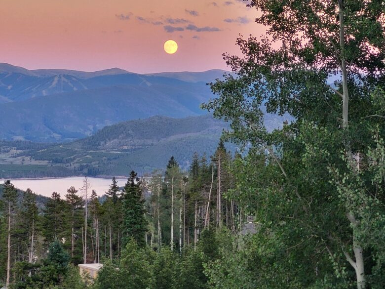 Incredible Silverthorne Rocky Mountain Escape - Silverthorne, Colorado