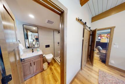 Modern Vail Condo - Slopeside and Loaded with Amenities - Vail, Colorado
