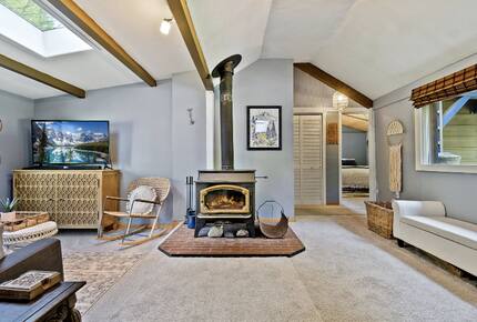 Serene Cabin in the Woods with Creek - Mosier, Oregon